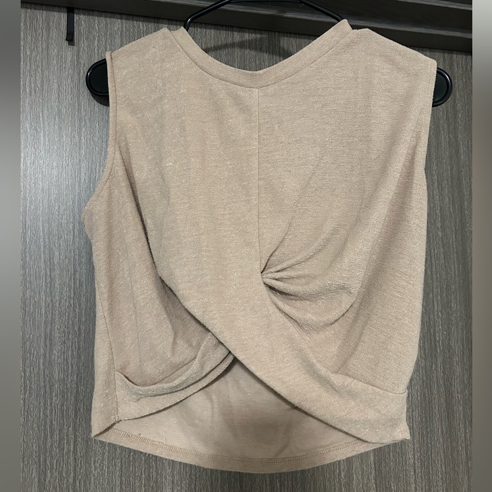 Lulus Cropped Top in Tan With Twist Details in Front - XL